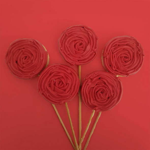 Bouquet de biscuits roses rouges.